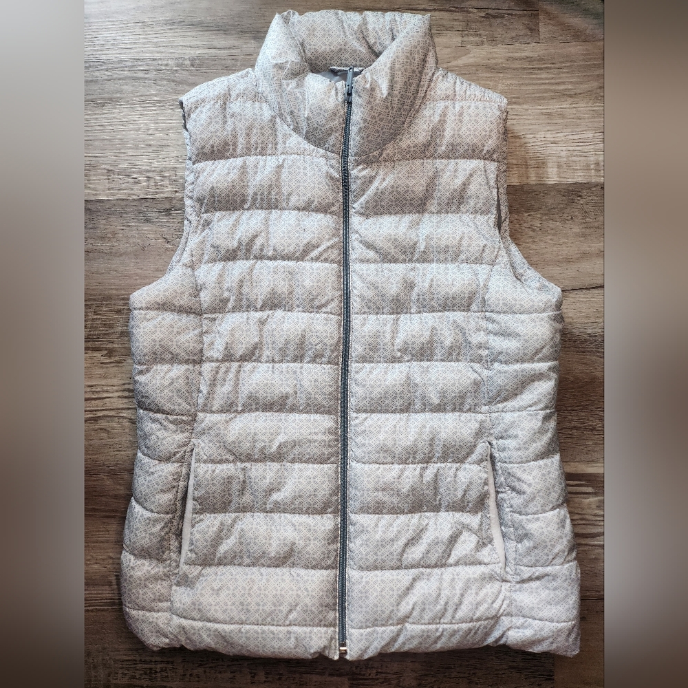 GAP Light Gray Thick Quilted Zip Up Puffer Vest
